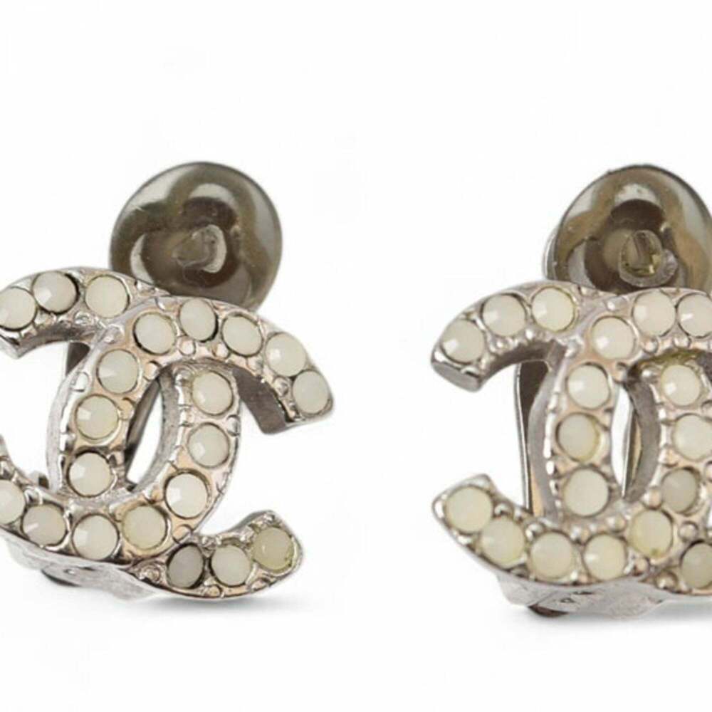 CHANEL Authentic White Earrings - Picture 1 of 7